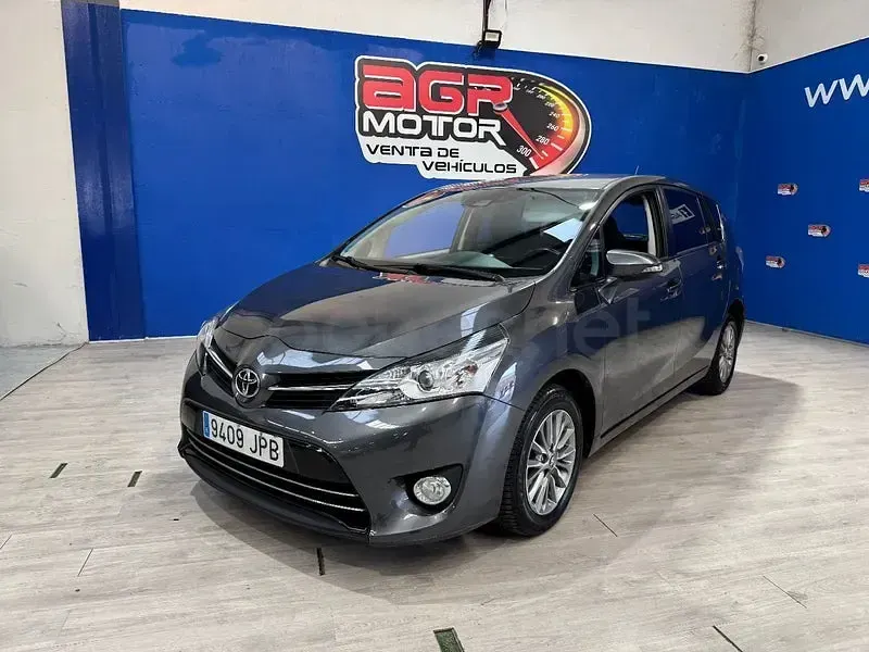 Käytetty Toyota Verso Advance 132 HP (97 kW) 2016 Harmaa Tila-auto