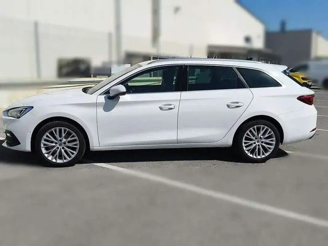 Usado Seat Leon XCELLENCE 150 CV (110 kW) 2022 Blanco Berlina