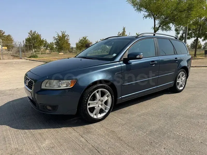 Usado Volvo V50 Momentum 136 CV (100 kW) 2008 Azul Familiar