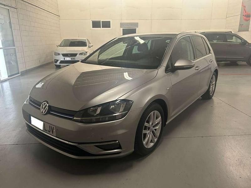 Beige Usado 2020 VW Golf VIII Advance Utilitario | 17.600 € (Buen precio) - Imagen 1/4