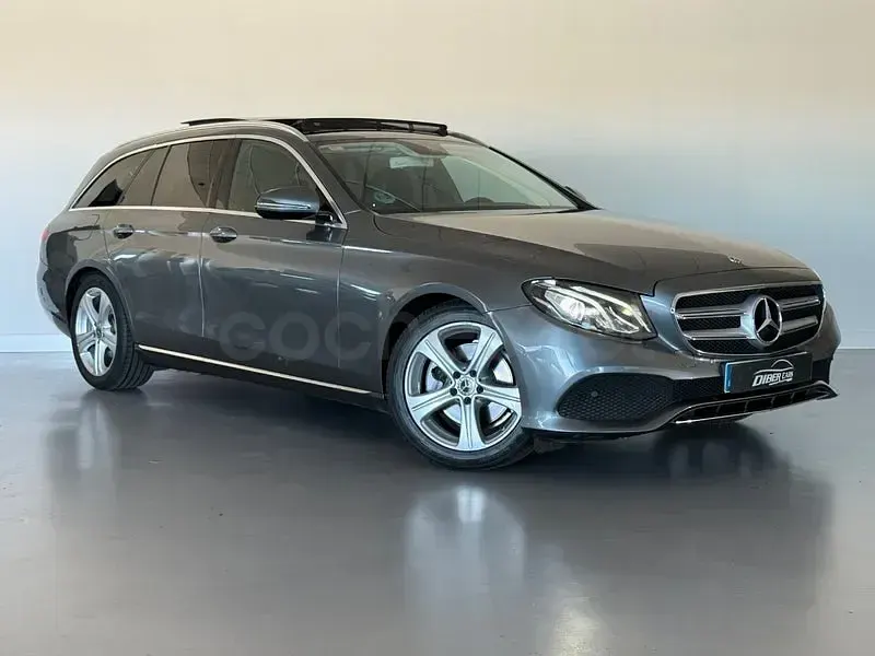 Usado Mercedes E220 194 CV (142 kW) 2019 Gris / plata Familiar
