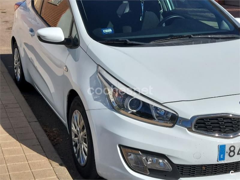 Blanco Usado 2014 Kia ProCeed Utilitario | 7500 € (Precio justo) - Imagen 1/4