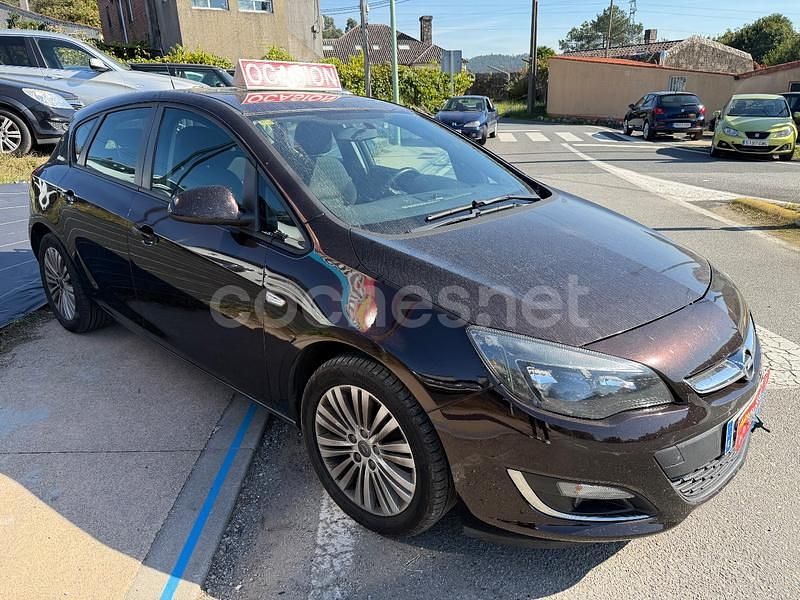 Usado Opel Astra Selective 110 CV (80 kW) 2014 Marrón Berlina