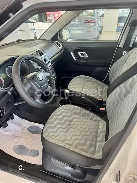 Usado Skoda Fabia 60 CV (44 kW) 2010 Blanco Berlina