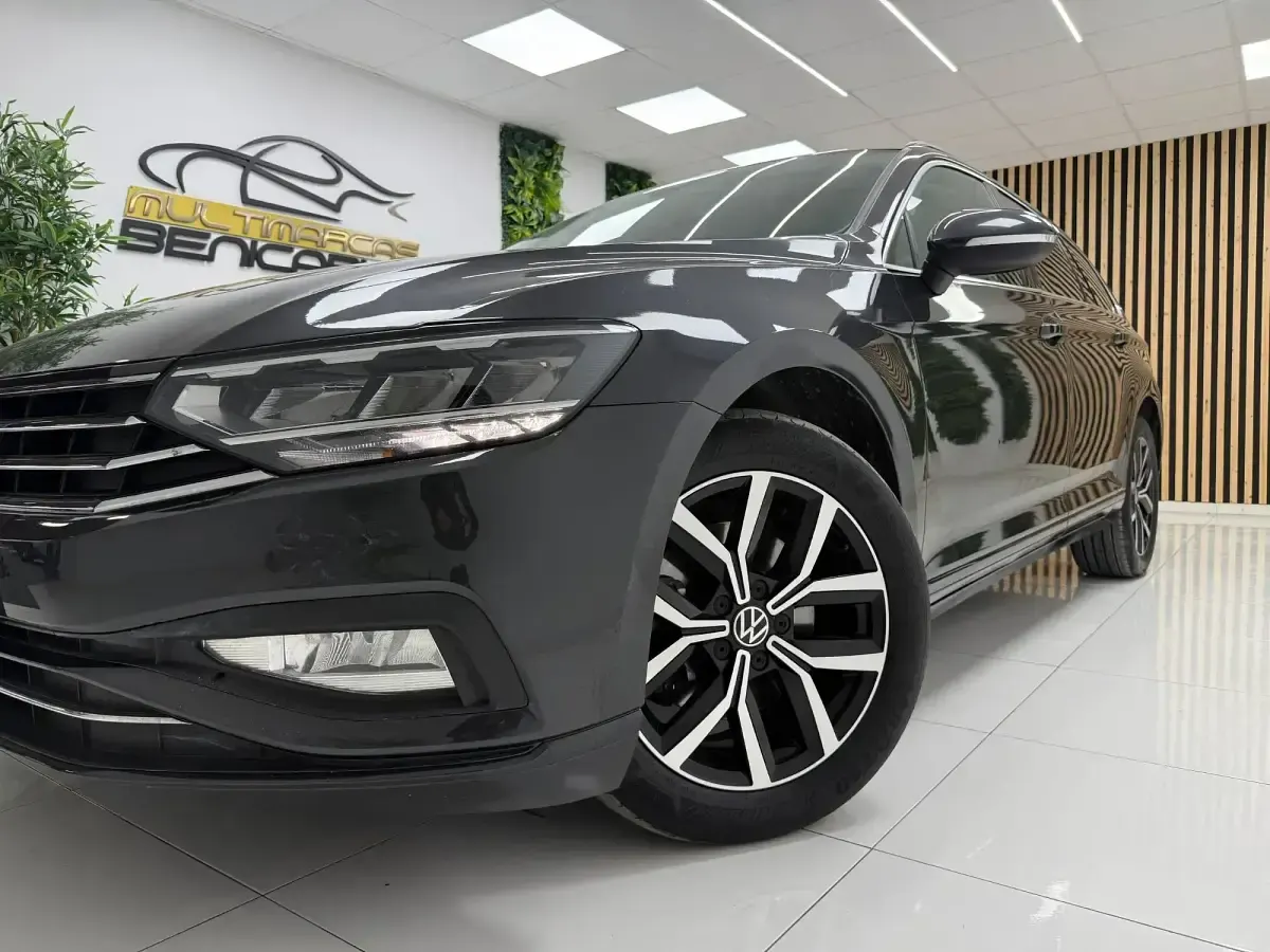Usado VW Passat Executive 122 CV (89 kW) 2022 Gris Familiar