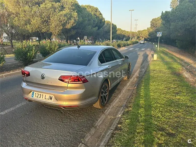 Usado VW Passat Executive 150 CV (110 kW) 2020 Gris / plata Berlina