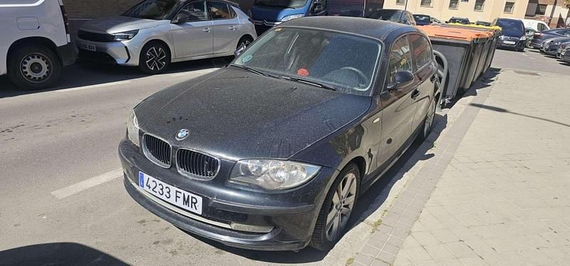 Usado BMW 116 122 CV (89 kW) 2007 Negro Utilitario