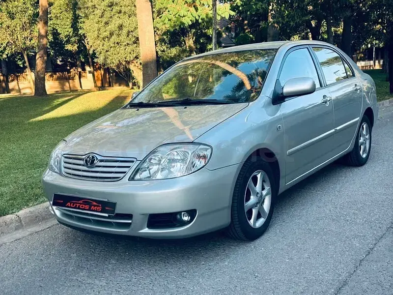 Usado Toyota Corolla Sol 116 CV (85 kW) 2005 Gris / plata Berlina