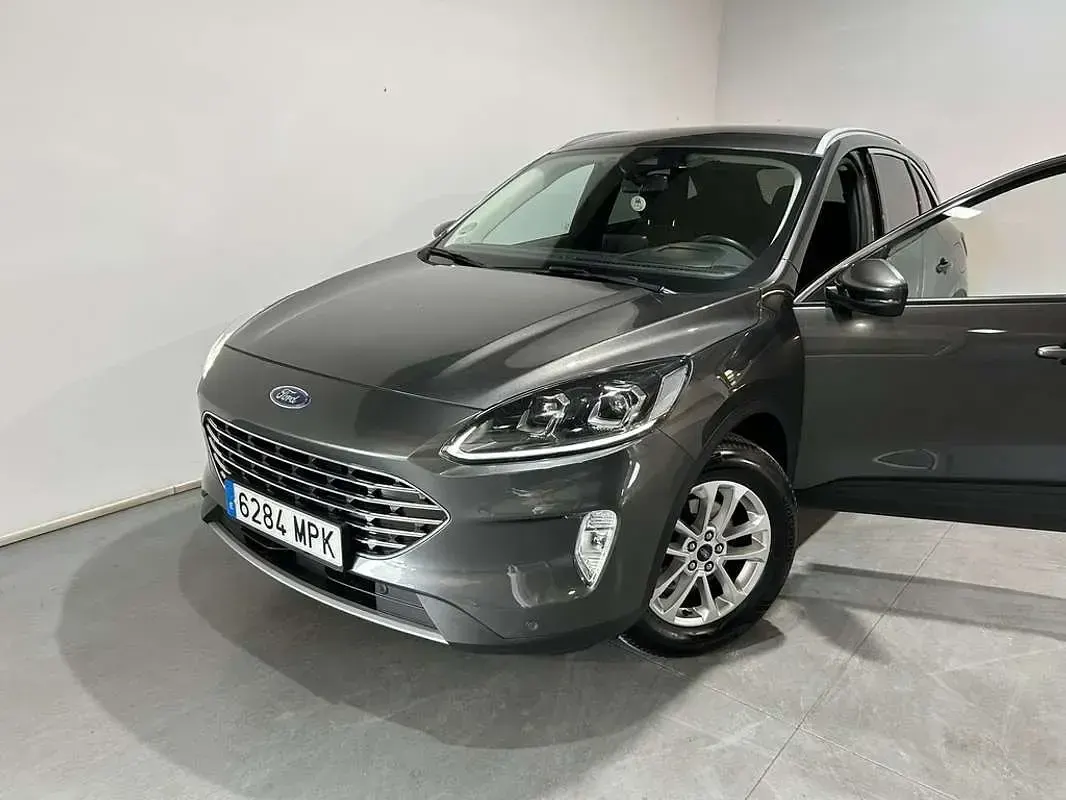 Usado Ford Kuga Titanium 150 CV (110 kW) 2024 Burdeos SUV