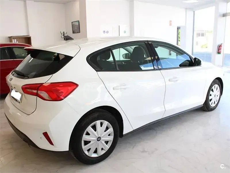 Usado Ford Focus Trend 95 CV (69 kW) 2020 Blanco Berlina
