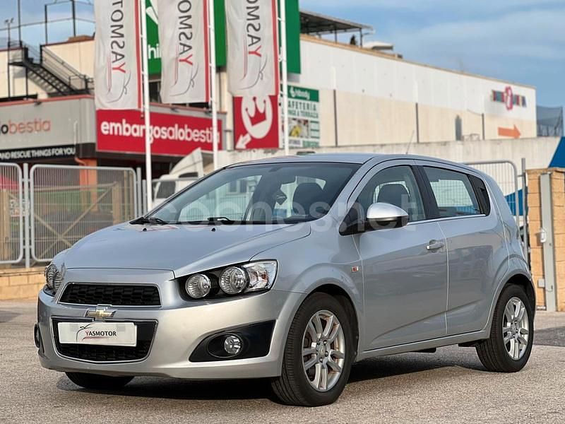 Usado Chevrolet Aveo LTZ 95 CV (69 kW) 2012 Gris / plata Berlina
