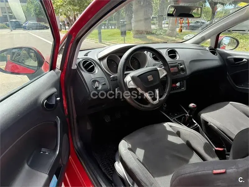 Usado Seat Ibiza SC 90 CV (66 kW) 2009 Rojo Utilitario