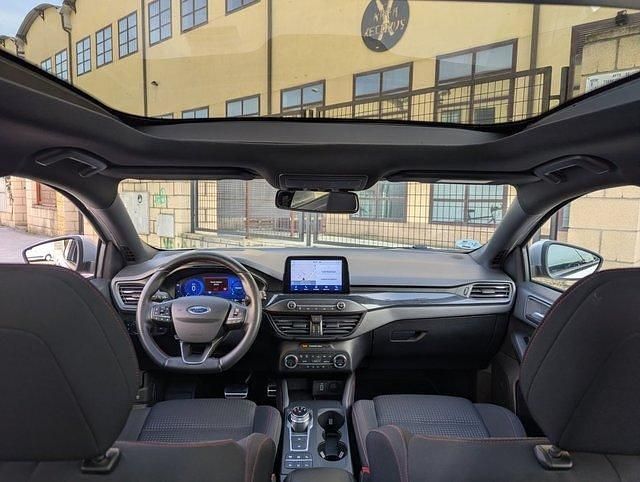 Usado Ford Focus ST-Line X 120 CV (88 kW) 2021 Gris Utilitario