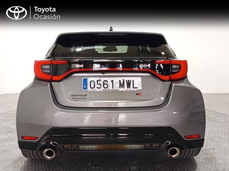 Usado Toyota Yaris 276 CV (202 kW) 2024 Gris / plata Utilitario