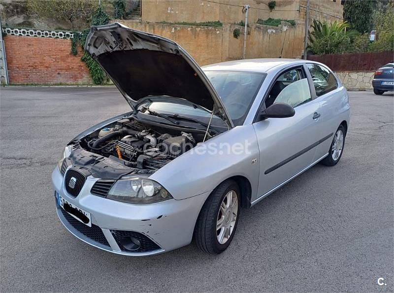 Gris / plata Usado 2008 Seat Ibiza Reference Berlina | 3400 € (Buen precio) - Imagen 1/4