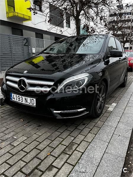 Usado Mercedes B180 109 CV (80 kW) 2014 Negro Monovolumen