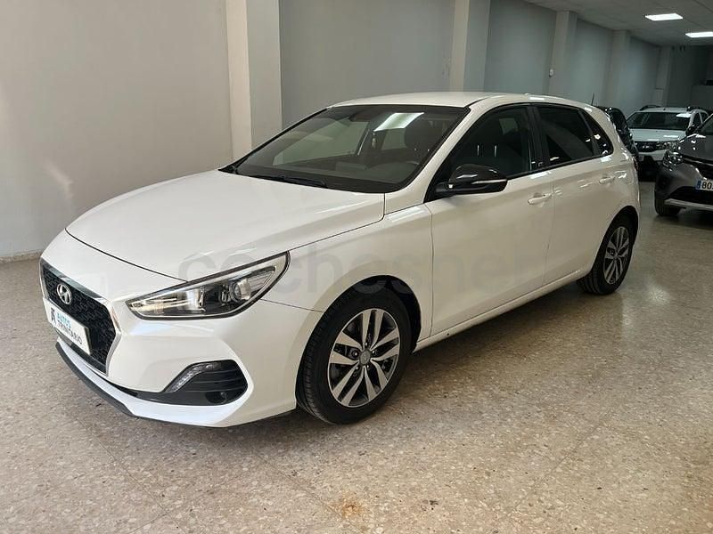 Usado Hyundai i30 GO! 120 CV (88 kW) 2019 Blanco Berlina
