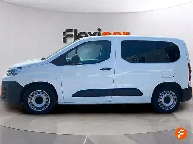 Usado Citroën Berlingo Feel 102 CV (75 kW) 2020 Blanco Monovolumen