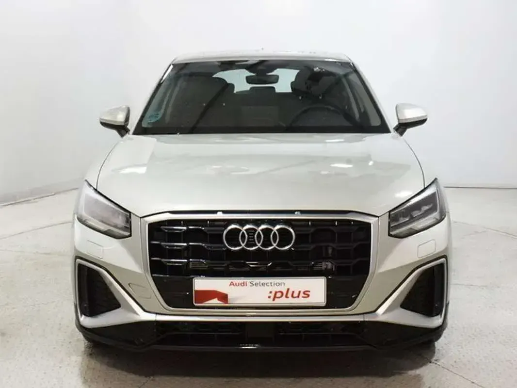 Usado Audi Q2 S-Line 116 CV (85 kW) 2025 Plateado SUV
