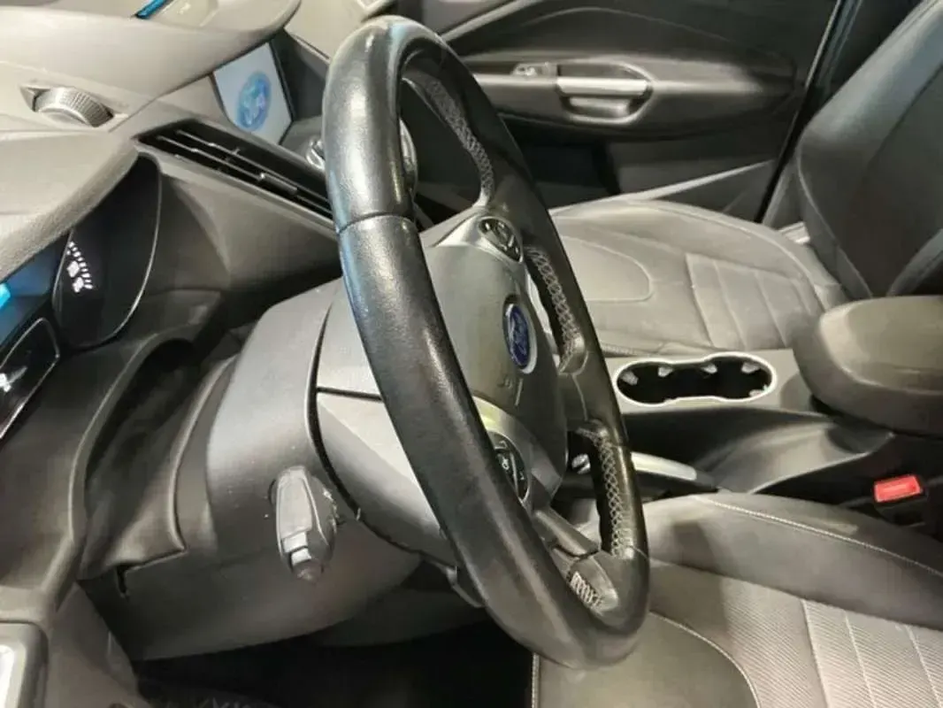Usado Ford Kuga Titanium 179 CV (131 kW) 2016 Blanco SUV