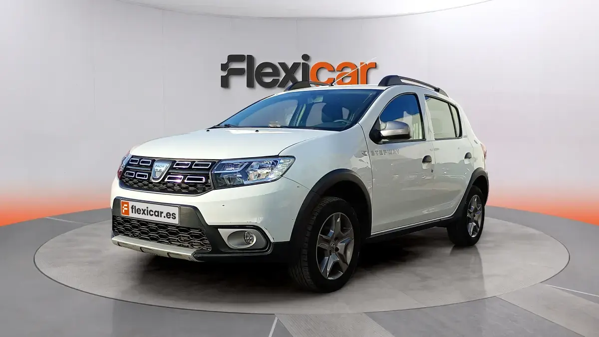 Usado Dacia Sandero Comfort 90 CV (66 kW) 2019 Blanco Berlina
