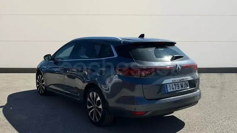 Usado Renault Mégane GrandTour Techno 140 CV (102 kW) 2023 Gris / plata Familiar