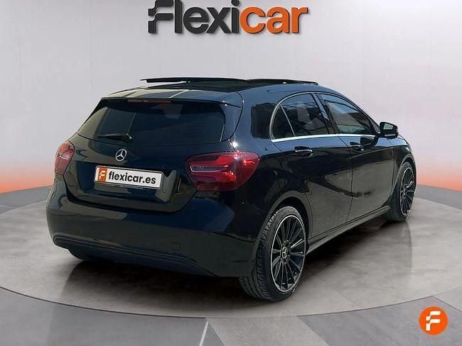 Usado Mercedes A180 Style 109 CV (80 kW) 2016 Negro Utilitario
