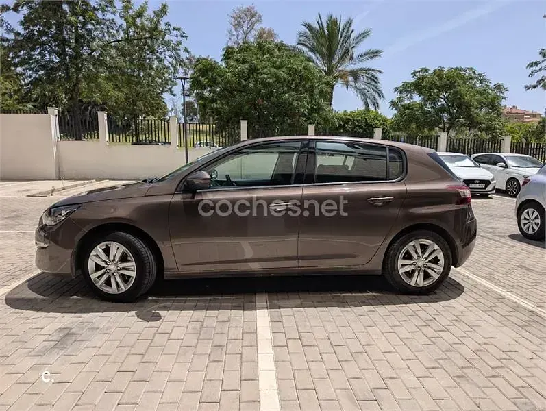 Usado Peugeot 308 Style 130 CV (95 kW) 2015 Marrón Berlina
