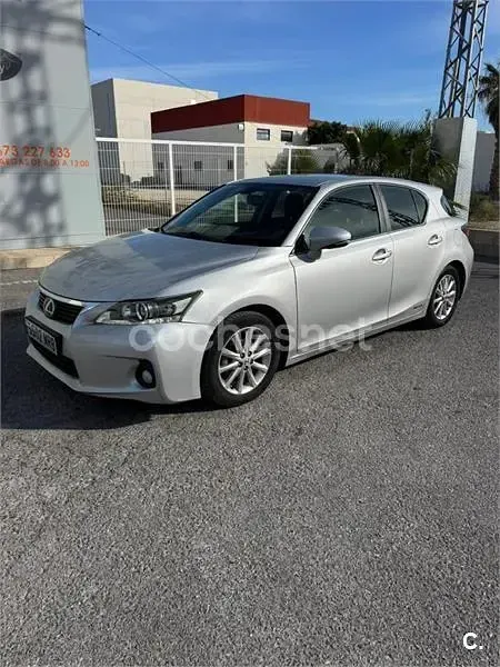 Usado Lexus CT200h 136 CV (100 kW) 2011 Gris / plata Berlina