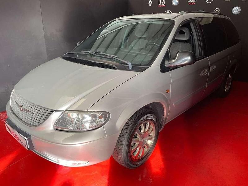 Usado Chrysler Voyager 179 CV (131 kW) 2005 Plateado Monovolumen