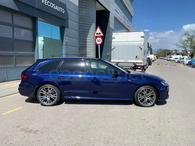 Usado Audi A4 S-Line 163 CV (119 kW) 2022 Azul Familiar