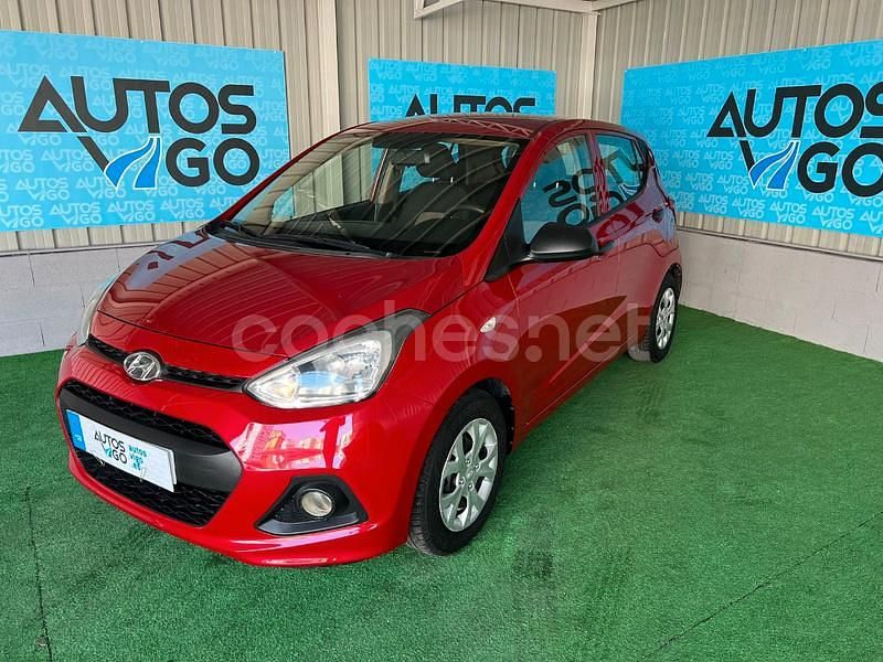 Usado Hyundai i10 66 CV (48 kW) 2015 Granate Utilitario