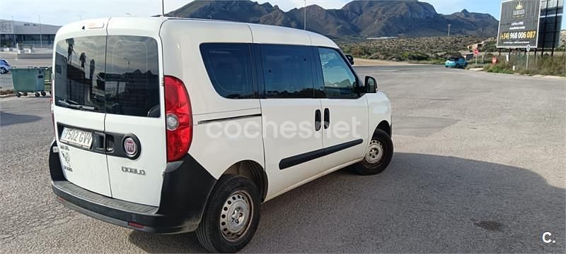 Usado Fiat Doblò Active 90 CV (66 kW) 2010 Blanco Monovolumen
