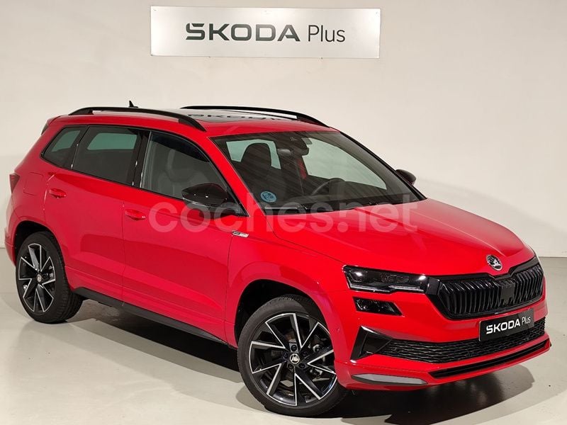 Rojo Usado 2024 Skoda Karoq SportLine SUV | 40.900 € - Imagen 1/4