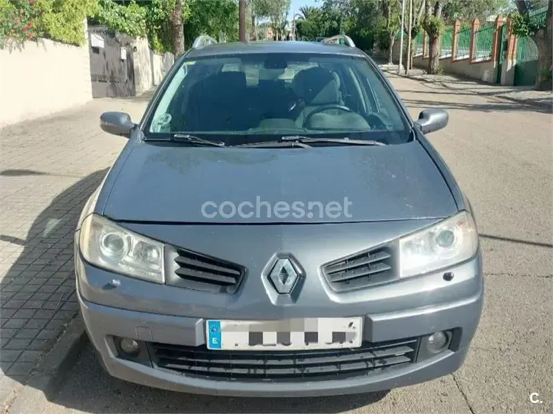 Usado Renault Mégane GrandTour Dynamique 130 CV (95 kW) 2006 Gris / plata Familiar