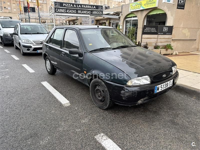 Usado Ford Fiesta Studio 75 CV (55 kW) 1996 Azul Berlina