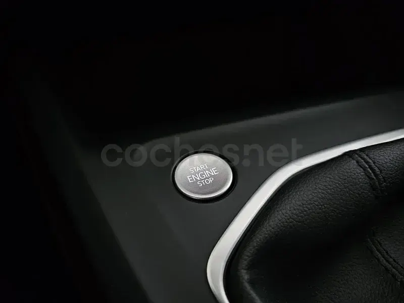 Usado VW Golf VIII Life 110 CV (80 kW) 2023 Azul Berlina