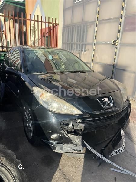 Usado Peugeot 206+ 70 CV (51 kW) 2010 Negro Utilitario
