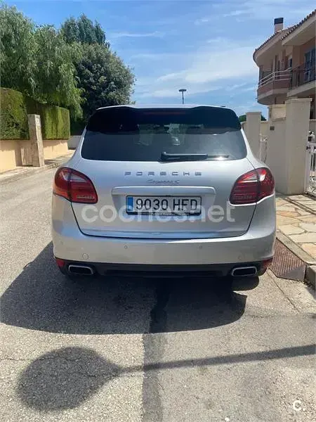 Usado Porsche Cayenne 400 CV (294 kW) 2011 Gris / plata SUV