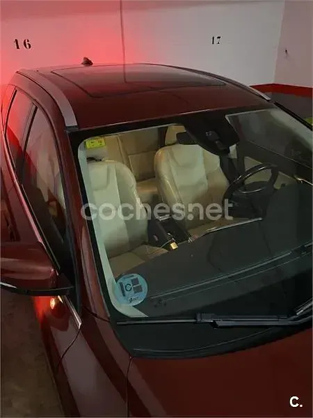 Usado Volvo XC60 Momentum 181 CV (133 kW) 2015 Granate SUV