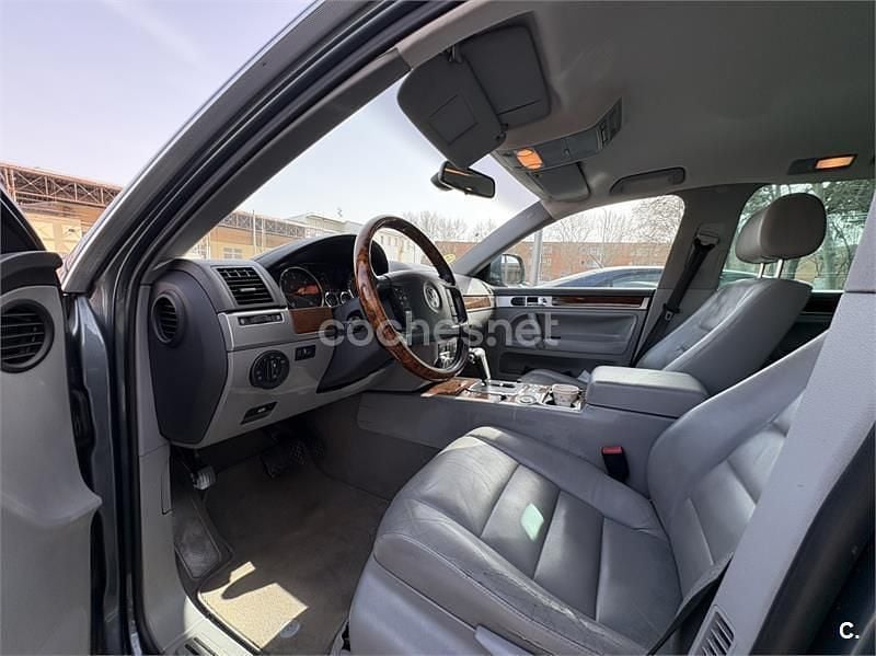 Usado VW Touareg 225 CV (165 kW) 2007 Gris / plata SUV