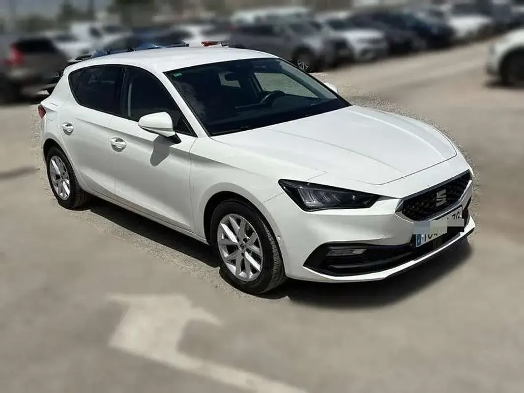 Usado Seat Leon Style 116 CV (85 kW) 2022 Blanco Utilitario