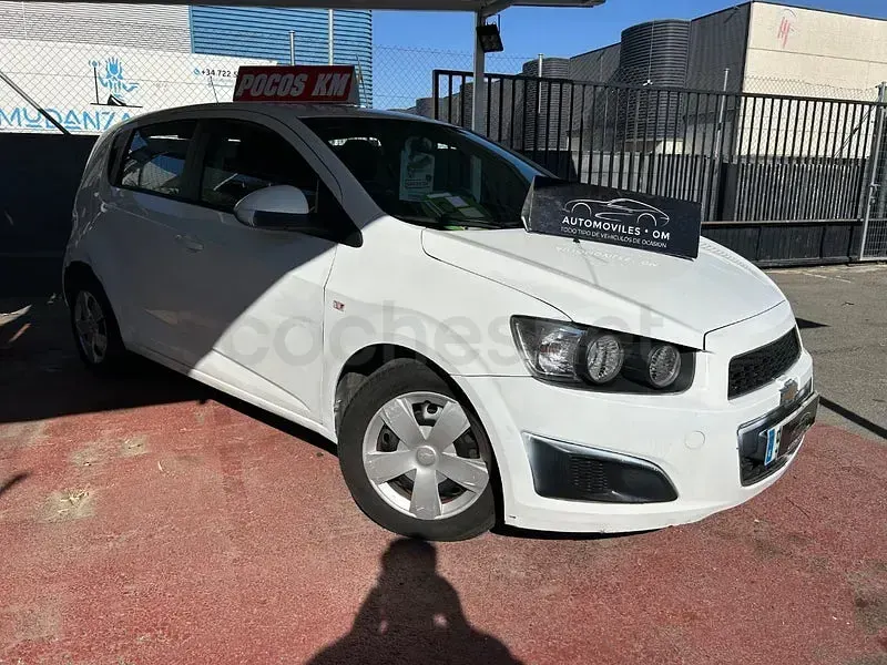 Usado Chevrolet Aveo LT 86 CV (63 kW) 2012 Blanco Berlina