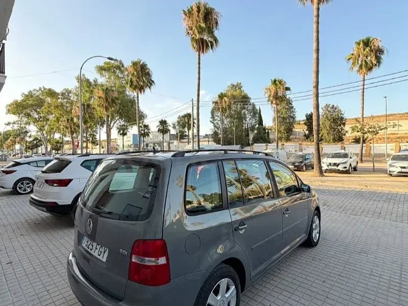 Usado VW Touran Edition 105 CV (77 kW) 2007 Gris / plata Monovolumen