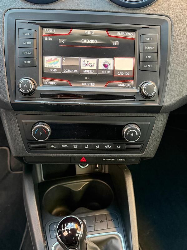 Usado Seat Ibiza Style 90 CV (66 kW) 2015 Blanco