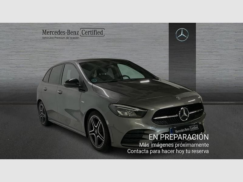 Usado Mercedes B200 150 CV (110 kW) 2022 Blanco Monovolumen