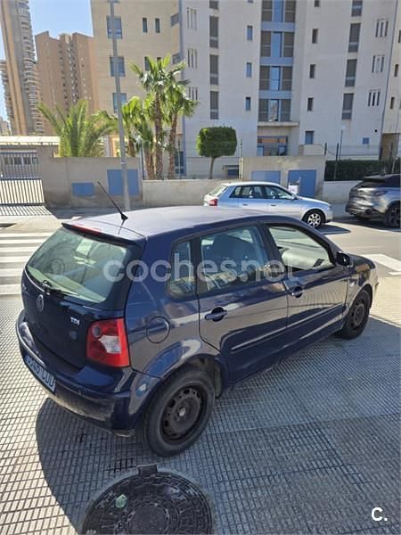 Usado VW Polo Trendline 75 CV (55 kW) 2003 Azul Berlina