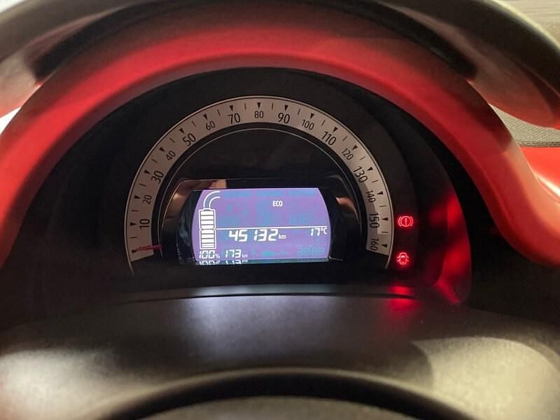 Usado Renault Twingo Techno 59 kW (81 CV) 2023 Rojo Utilitario