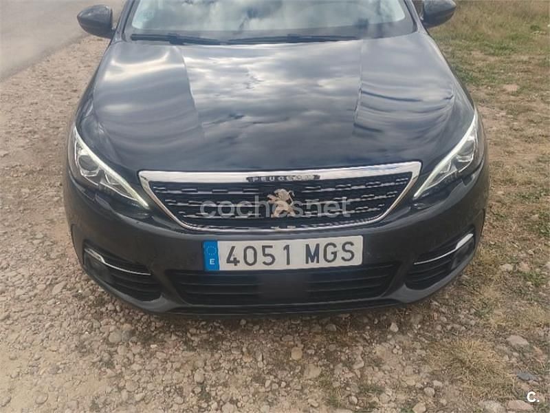 Usado Peugeot 308 SW Allure 130 CV (95 kW) 2019 Gris / plata Familiar