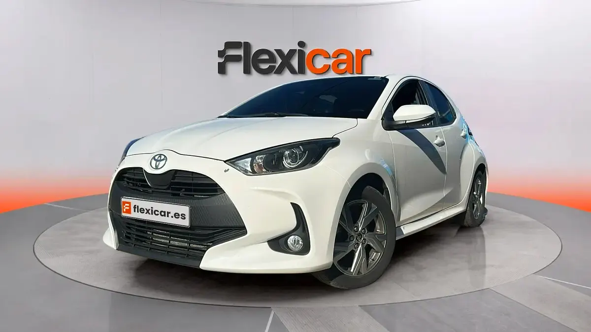 Usado Toyota Yaris Hybrid Active 116 CV (85 kW) 2026 Blanco Berlina